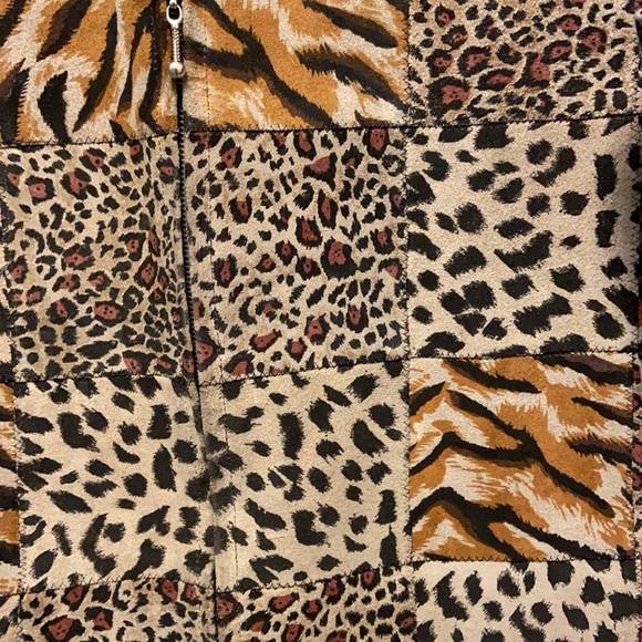 Agapo Collection Plus Size Leather Animal Print Vest: 4191 - Picture 4 of 8